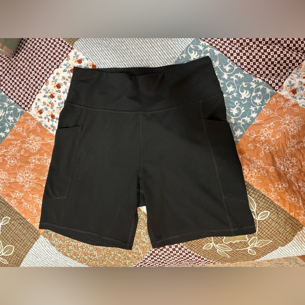 American Eagle- Everything Pocket Biker Shorts